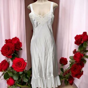 Intimo Donatella Peignoir Set Womens Small Ivory Satin Lace Pearls Gown Robe New